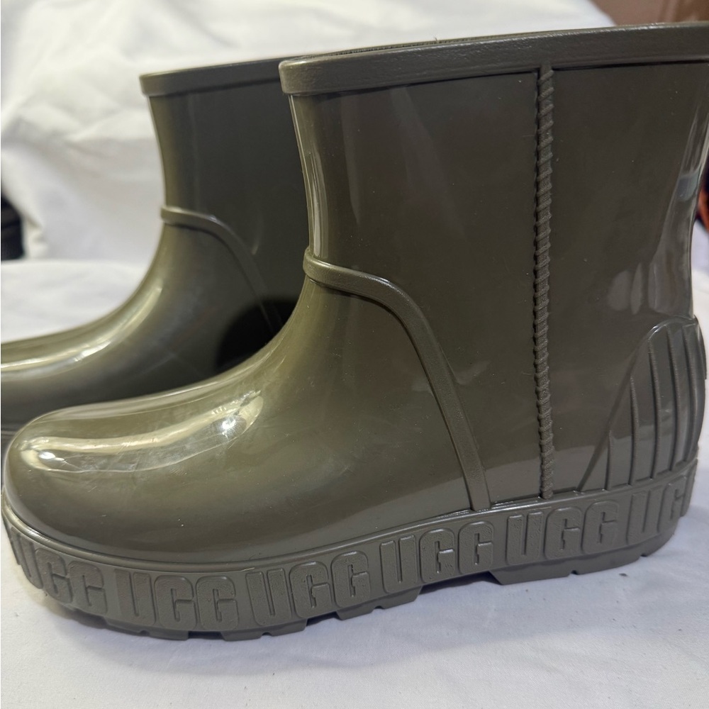UGG DRIZLITA Shearling Lined Boots Size 6